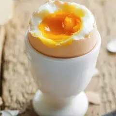 Czy jajka podnoszą cholesterol? Odkryj prawdę o ich wpływie na zdrowie