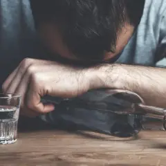 Czy alkohol wpływa na cholesterol? Poznaj prawdę o jego skutkach