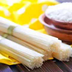 Czy makaron ryżowy ma gluten? Poznaj prawdę o jego składzie