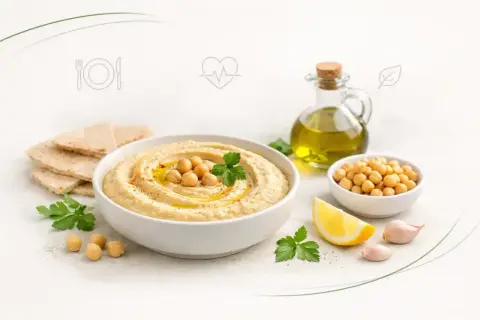 Pyszny hummus z ciecierzycy, oliwą i cytryną. Czy hummus jest zdrowy? Tak, to bogactwo białka i błonnika!
