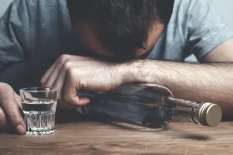 Czy alkohol wpływa na cholesterol? Poznaj prawdę o jego skutkach