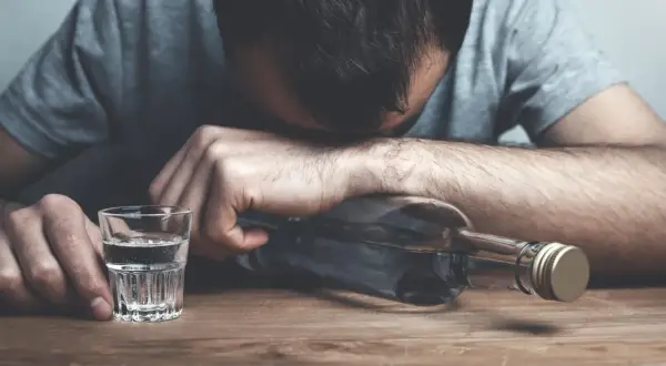 Czy alkohol wpływa na cholesterol? Poznaj prawdę o jego skutkach